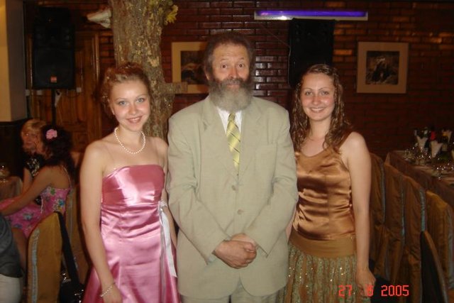 Настя и Лена с деканом