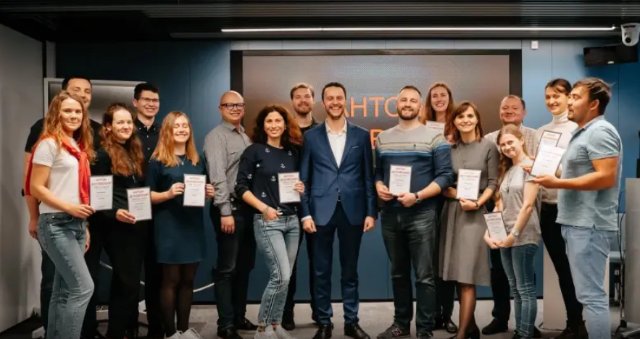 Покорите сцену: секреты мастерства ораторов
